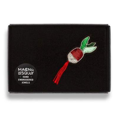 Broche Petit Radis Macon et Lesquoy - Maison James Close à Antibes