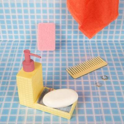 Distributeur de savon Piscine - Maison James Close à Antibes