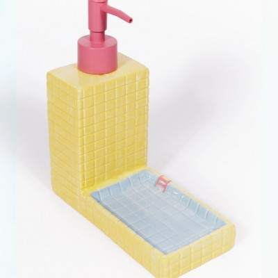 Distributeur de savon Piscine - Maison James Close à Antibes