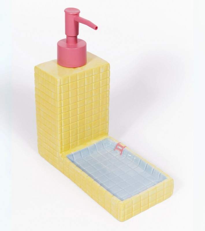 Distributeur de savon Piscine - Maison James Close &agrave; Antibes