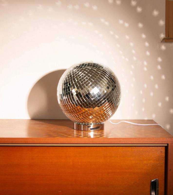 Lampe boule Disco - Maison James Close &agrave; Antibes